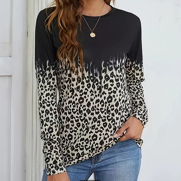 Women's T-shirt Casual Leopard Print. - Picture 6 of 6